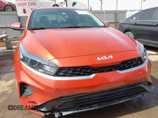 2022 Kia Forte LXS z VIN 3KPF24AD8NE434985, wystawiony jako IAAI lot #41797267 z przebiegiem 50 704 mil mil oraz . Historia ofert i sprzedaży dostępna na DreamBid. Obrazek 12.
