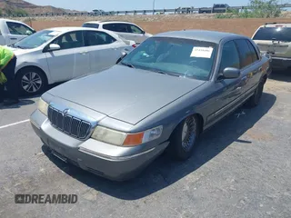 2000 Mercury Grand Marquis GS z VIN 2MEFM74W8YX662409, wystawiony jako IAAI lot #42438486 z przebiegiem 191 248 mil mil oraz . Historia ofert i sprzedaży dostępna na DreamBid. Obrazek 2.
