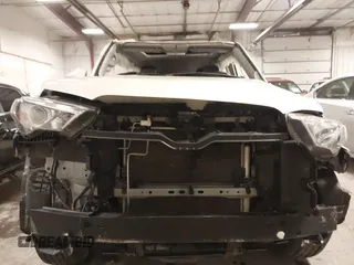 2018 Toyota 4Runner SR5 z VIN JTEBU5JR6J5534398, wystawiony jako IAAI lot #41169374 z przebiegiem 94 137 mil mil oraz . Historia ofert i sprzedaży dostępna na DreamBid. Obrazek 13.
