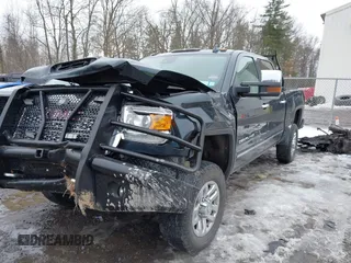 2019 GMC Sierra 2500HD Denali with VIN 1GT12SEY1KF229134, listed as a IAAI auction lot 41641498 with 97,691 mi miles. Bid and sale history available at carsss.com. Image 2.