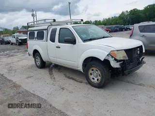 2017 Nissan Frontier S z VIN 1N6BD0CT7HN727005, wystawiony jako IAAI lot #42390094 z przebiegiem 88 868 mil mil oraz . Historia ofert i sprzedaży dostępna na DreamBid. Obrazek 1.