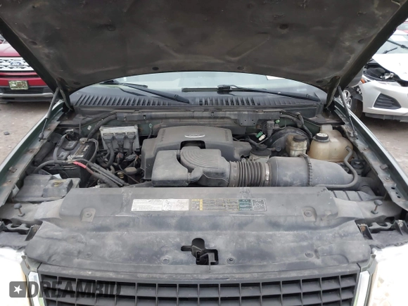 2004 Ford Expedition Special Service with VIN 1FMPU16L64LB74097, listed as a IAAI auction lot 41938850 with 168,436 mi miles. Bid and sale history available at carsss.com. Image 10.