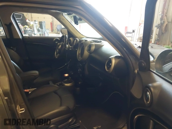 2011 MINI Countryman S z VIN WMWZC3C54BWL78942, wystawiony jako IAAI lot #42345296 z przebiegiem 158 202 mil mil oraz . Historia ofert i sprzedaży dostępna na DreamBid. Obrazek 5.