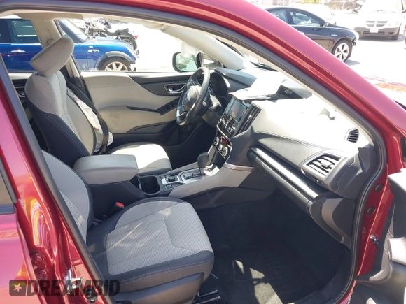 2021 Subaru Forester Premium z VIN JF2SKAJC6MH445546, wystawiony jako IAAI lot #42605027 z przebiegiem 56 712 mil mil oraz . Historia ofert i sprzedaży dostępna na DreamBid. Obrazek 5.