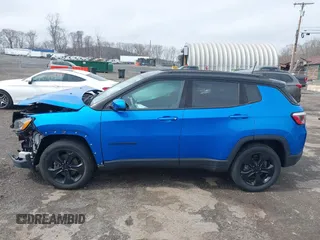 2018 Jeep Compass Altitude with VIN 3C4NJDBBXJT453197, listed as a IAAI auction lot 41955264 with 44,014 mi miles and . Bid and sale history available at carsss.com. Image 14.