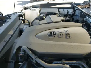2018 Toyota Tacoma SR5 с VIN 3TMAZ5CN8JM071010, выставлен на аукционе IAAI как лот 42979430 с пробегом 84 415 миль миль и . История ставок и продаж доступна на DreamBid. Изображение 19.