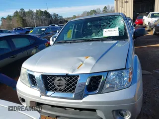 2015 Nissan Frontier SV z VIN 1N6AD0FR0FN711897, wystawiony jako IAAI lot #41586254 z przebiegiem 106 326 mil mil oraz . Historia ofert i sprzedaży dostępna na DreamBid. Obrazek 12.