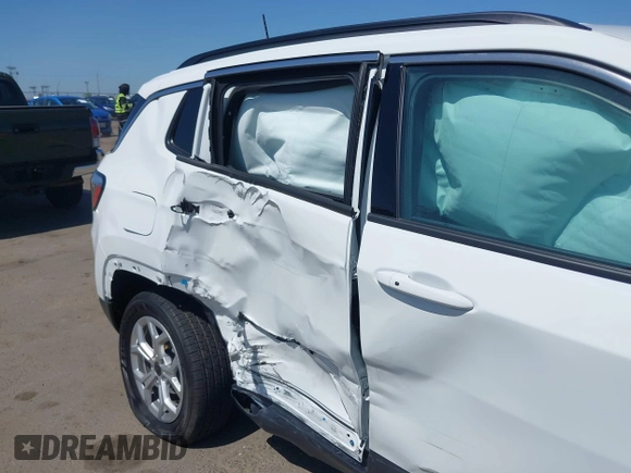 2025 Jeep Compass Latitude with VIN 3C4NJDBN4ST554344, listed as a IAAI auction lot 41993411 with 633 mi miles and . Bid and sale history available at DreamBid. Image 6.