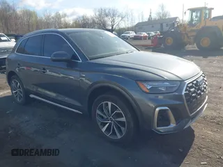 2023 Audi Q5 S line Premium Plus z VIN WA1EAAFY5P2133268, wystawiony jako IAAI lot #42043262 z przebiegiem 21 664 mil mil oraz . Historia ofert i sprzedaży dostępna na DreamBid. Obrazek 1.