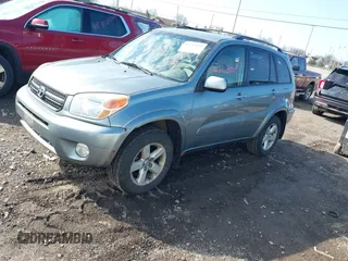 2005 Toyota RAV4 with VIN JTEHD20V750064585, listed as a IAAI auction lot 42113019 with 122,806 mi miles. Bid and sale history available at carsss.com. Image 2.