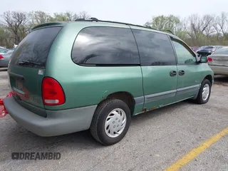 1998 Plymouth Voyager Grand SE z VIN 2P4GP44G9WR577063, wystawiony jako IAAI lot #41951898 z przebiegiem 171 759 mil mil oraz . Historia ofert i sprzedaży dostępna na DreamBid. Obrazek 4.