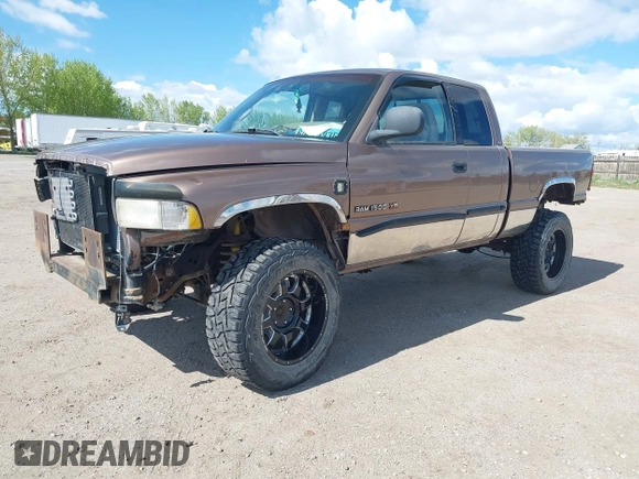2000 Dodge 1500 z VIN 1B7HF13Z7YJ123270, wystawiony jako IAAI lot #42300077 z przebiegiem 147 527 mil mil oraz . Historia ofert i sprzedaży dostępna na DreamBid. Obrazek 2.