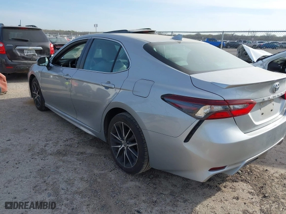 2022 Toyota Camry SE with VIN 4T1G11AK6NU056554, listed as a IAAI auction lot 41870850 with 44,891 mi miles. Bid and sale history available at carsss.com. Image 3.