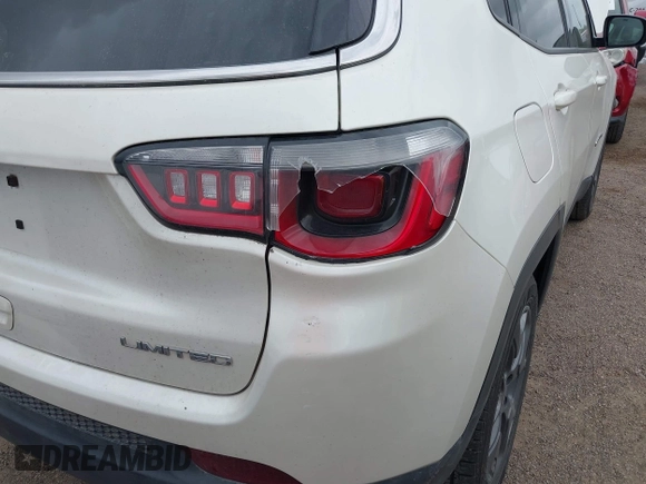 2018 Jeep Compass Limited z VIN 3C4NJDCBXJT100358, wystawiony jako IAAI lot #42107674 z przebiegiem 82 302 mil mil oraz . Historia ofert i sprzedaży dostępna na DreamBid. Obrazek 6.