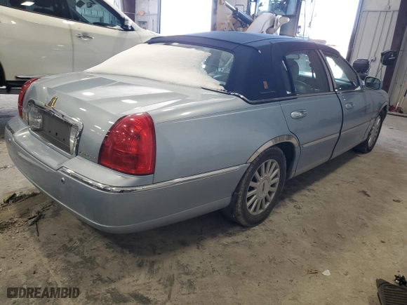 2005 Lincoln Town Car Signature with VIN 1LNHM81W95Y656341, listed as a Copart auction lot 45474405 with 0 mi miles and Salvage Title. Bid and sale history available at carsss.com. Image 3.