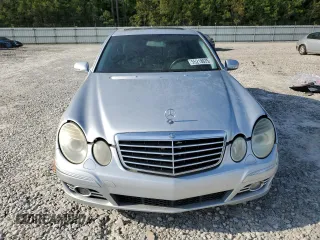 2007 Mercedes-Benz E 550 z VIN WDBUF72X17B045139, wystawiony jako Copart lot #55218075 z przebiegiem 148 304 mil mil oraz Szkoda całkowita • Salvage title. Historia ofert i sprzedaży dostępna na DreamBid. Obrazek 5.