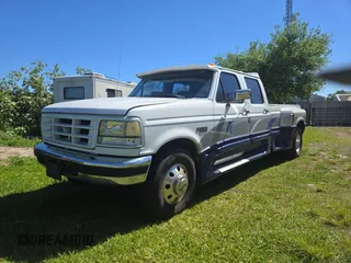 1996 Ford F-350 with VIN 1FTJW35F8TEB52441, listed as a Copart auction lot 48917765 with 271,664 mi miles and Clean title. Bid and sale history available at DreamBid. Image 2.