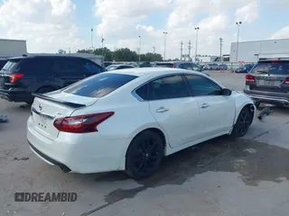 2017 Nissan Altima SV z VIN 1N4AL3AP3HC476185, wystawiony jako IAAI lot #40580202 z przebiegiem 118 710 mil mil oraz . Historia ofert i sprzedaży dostępna na DreamBid. Obrazek 4.