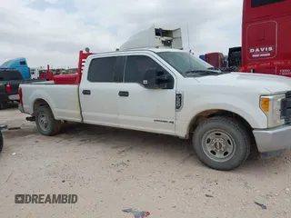 2017 Ford F-350 XL z VIN 1FT7W3AT5HED28231, wystawiony jako IAAI lot #42365678 z przebiegiem Nie podano mil oraz . Historia ofert i sprzedaży dostępna na DreamBid. Obrazek 13.