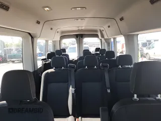 2023 Ford Transit Passenger XL z VIN 1FBAX9C86PKA70756, wystawiony jako IAAI lot #42731060 z przebiegiem 23 399 mil mil oraz . Historia ofert i sprzedaży dostępna na DreamBid. Obrazek 18.