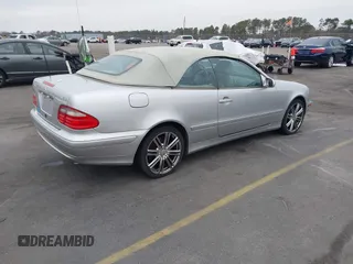 2001 Mercedes-Benz CLK 320 z VIN WDBLK65G81T083711, wystawiony jako IAAI lot #41197334 z przebiegiem 215 544 mil mil oraz . Historia ofert i sprzedaży dostępna na DreamBid. Obrazek 4.