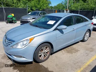 2013 Hyundai Sonata GLS z VIN 5NPEB4AC2DH594583, wystawiony jako IAAI lot #42328518 z przebiegiem 142 504 mil mil oraz . Historia ofert i sprzedaży dostępna na DreamBid. Obrazek 2.