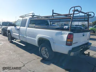 2005 GMC Sierra 2500HD Classic SLE1 with VIN 1GTHC29U65E337195, listed as a IAAI auction lot 41478978 with 323,961 mi miles. Bid and sale history available at carsss.com. Image 3.