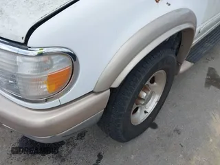 1999 Ford Explorer XLT z VIN 1FMZU32E4XZA40685, wystawiony jako IAAI lot #41531759 z przebiegiem 200 419 mil mil oraz . Historia ofert i sprzedaży dostępna na DreamBid. Obrazek 6.