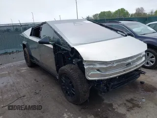 2024 Tesla Cybertruck Cyberbeast z VIN 7G2CEHEE3RA041930, wystawiony jako IAAI lot #42155289 z przebiegiem 4 082 mil mil oraz . Historia ofert i sprzedaży dostępna na DreamBid. Obrazek 1.