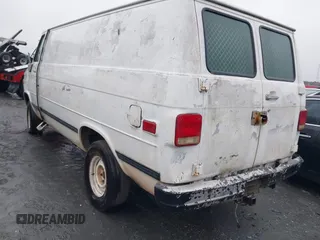 1993 GMC Van z VIN 1GTEG25H1PF507914, wystawiony jako IAAI lot #41546672 z przebiegiem 226 974 mil mil oraz . Historia ofert i sprzedaży dostępna na DreamBid. Obrazek 3.