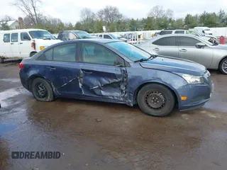 2014 Chevrolet Cruze LS z VIN 1G1PA5SH1E7189504, wystawiony jako IAAI lot #41143671 z przebiegiem 159 775 mil mil oraz . Historia ofert i sprzedaży dostępna na DreamBid. Obrazek 13.