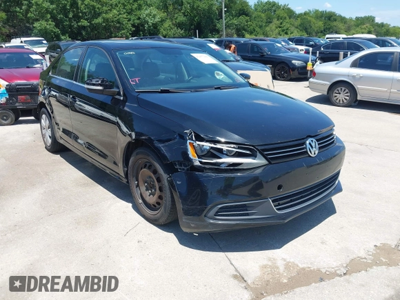 2013 Volkswagen Jetta SE z VIN 3VWDX7AJ8DM256805, wystawiony jako IAAI lot #42457900 z przebiegiem 236 442 mil mil oraz . Historia ofert i sprzedaży dostępna na DreamBid. Obrazek 1.