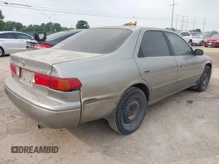 2000 Toyota Camry CE z VIN JT2BG22K9Y0458526, wystawiony jako IAAI lot #42289402 z przebiegiem 269 596 mil mil oraz . Historia ofert i sprzedaży dostępna na DreamBid. Obrazek 4.
