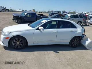 2013 Mercedes-Benz E-Class E 350 Luxury with VIN WDDHF5KB7DA739935, listed as a IAAI auction lot 41847836 with 136,783 mi miles. Bid and sale history available at carsss.com. Image 14.