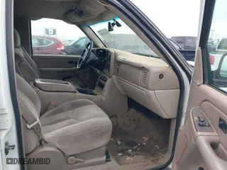 2004 Chevrolet Tahoe LT with VIN 1GNEK13T84J111012, listed as a IAAI auction lot 41662650 with 197,740 mi miles. Bid and sale history available at carsss.com. Image 5.