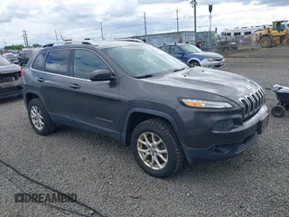 2014 Jeep Cherokee Latitude z VIN 1C4PJMCS5EW301979, wystawiony jako IAAI lot #42280660 z przebiegiem 227 599 mil mil oraz . Historia ofert i sprzedaży dostępna na DreamBid. Obrazek 1.