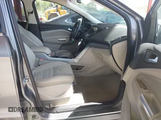 2014 Ford Escape SE z VIN 1FMCU0G97EUE34174, wystawiony jako IAAI lot #42274846 z przebiegiem 121 801 mil mil oraz . Historia ofert i sprzedaży dostępna na DreamBid. Obrazek 5.