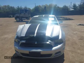 2014 Ford Mustang V6 z VIN 1ZVBP8AM4E5202464, wystawiony jako IAAI lot #42230631 z przebiegiem 171 523 mil mil oraz . Historia ofert i sprzedaży dostępna na DreamBid. Obrazek 12.