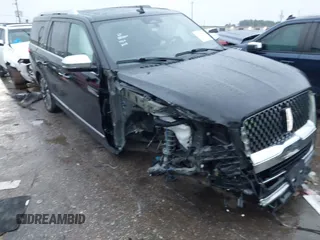 2022 Lincoln Navigator Black Label z VIN 5LMJJ3TT2NEL13739, wystawiony jako IAAI lot #41296594 z przebiegiem 58 116 mil mil oraz . Historia ofert i sprzedaży dostępna na DreamBid. Obrazek 6.