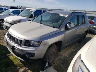 2016 Jeep Compass Latitude z VIN 1C4NJDEB3GD646074, wystawiony jako Copart lot #45656615 z przebiegiem 156 437 mil mil oraz Szkoda całkowita • Salvage title. Historia ofert i sprzedaży dostępna na DreamBid. Obrazek 1.