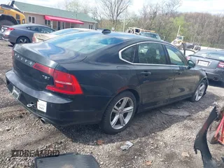 2018 Volvo S90 Momentum with VIN LVY982MK6JP036297, listed as a IAAI auction lot 42094817 with 285,693 mi miles. Bid and sale history available at carsss.com. Image 4.