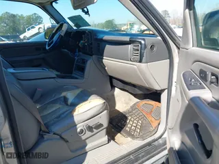 2005 Chevrolet Tahoe Z71 with VIN 1GNEK13TX5R122628, listed as a IAAI auction lot 41551987 with 1 mi miles. Bid and sale history available at carsss.com. Image 5.
