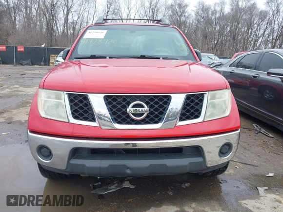 2006 Nissan Frontier SE z VIN 1N6AD07W96C455744, wystawiony jako IAAI lot #41728920 z przebiegiem 176 107 mil mil oraz . Historia ofert i sprzedaży dostępna na DreamBid. Obrazek 6.