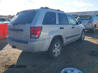 2005 Jeep Grand Cherokee Laredo z VIN 1J4GR48K85C587842, wystawiony jako IAAI lot #41454939 z przebiegiem 108 184 mil mil oraz . Historia ofert i sprzedaży dostępna na DreamBid. Obrazek 4.