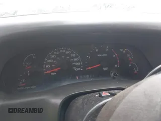 2003 Ford F-350 XL z VIN 1FTSW31F63EB28150, wystawiony jako IAAI lot #41600324 z przebiegiem Nie podano mil oraz . Historia ofert i sprzedaży dostępna na DreamBid. Obrazek 7.