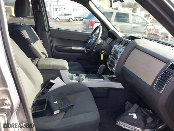 2008 Mercury Mariner with VIN 4M2CU91168KJ37290, listed as a IAAI auction lot 41199062 with 142,232 mi miles. Bid and sale history available at carsss.com. Image 5.