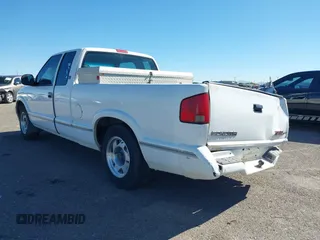 1997 GMC Sonoma SLS with VIN 1GTCS19X2V8528709, listed as a IAAI auction lot 40853983 with 243,171 mi miles and . Bid and sale history available at DreamBid. Image 3.
