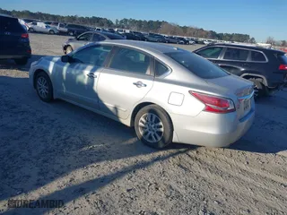 2015 Nissan Altima 2.5 with VIN 1N4AL3AP4FC280561, listed as a IAAI auction lot 41684704 with 130,991 mi miles. Bid and sale history available at carsss.com. Image 3.