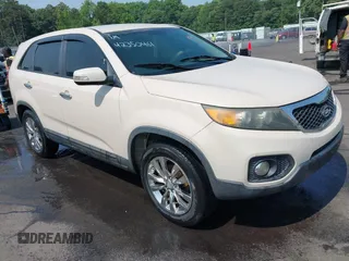2011 Kia Sorento EX z VIN 5XYKU4A25BG027552, wystawiony jako IAAI lot #42350461 z przebiegiem 261 541 mil mil oraz . Historia ofert i sprzedaży dostępna na DreamBid. Obrazek 1.