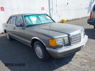 1986 Mercedes-Benz 420 Series 420SEL with VIN WDBCA35D9GA209179, listed as a IAAI auction lot 42081253 with 141,249 mi miles. Bid and sale history available at carsss.com. Image 1.